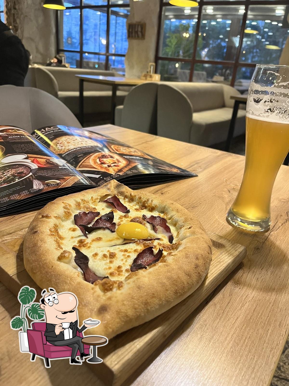 Забронируйте столик в "Beer House".