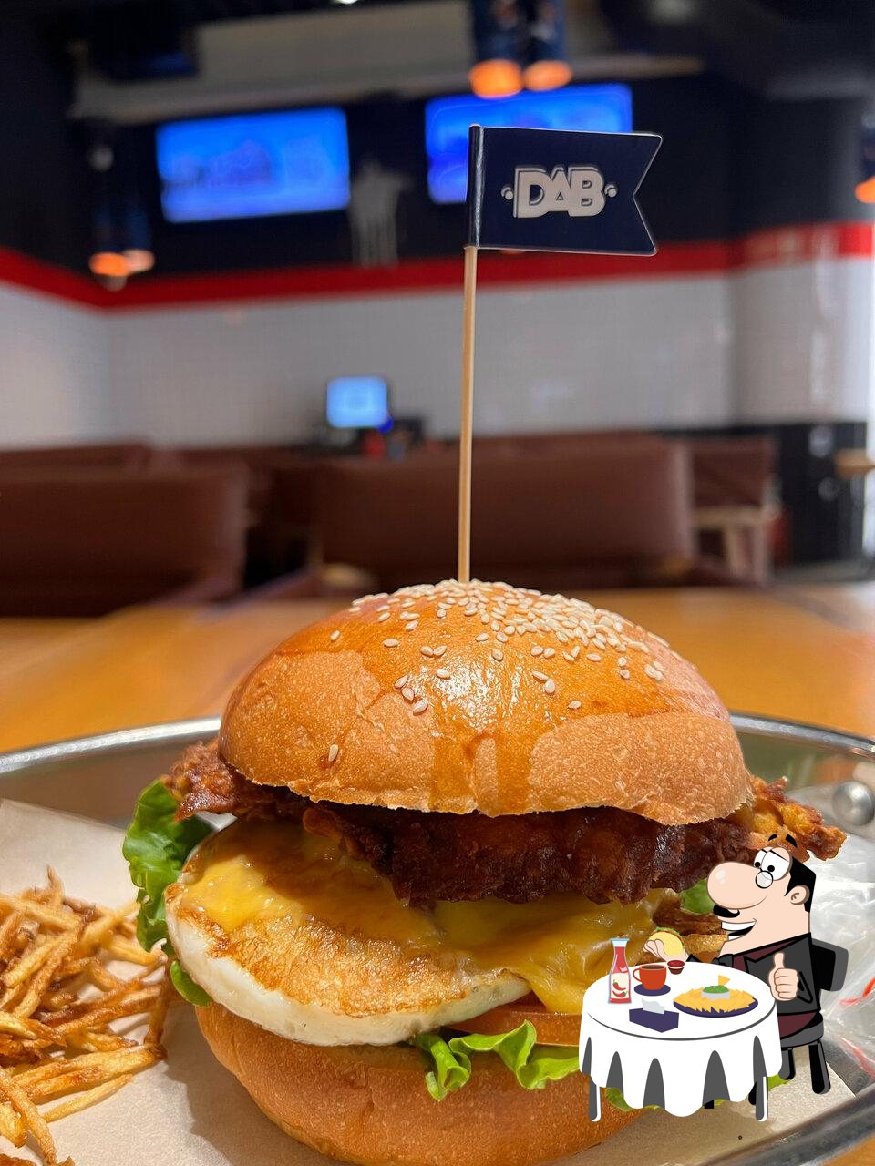  Отведайте гамбургеры в "Drinks & Burgers".