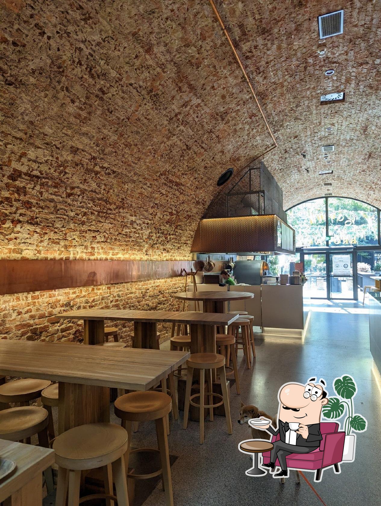 Забронируйте столик в "Food Hall Browary".