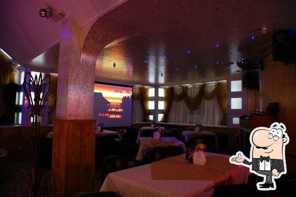 Посмотрите на внутренний интерьер "ЛЮКС, КАФЕ".