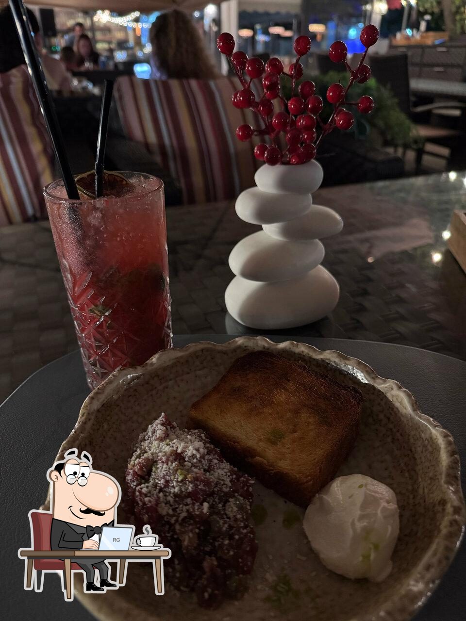 Забронируйте столик в "Мясо и вино".