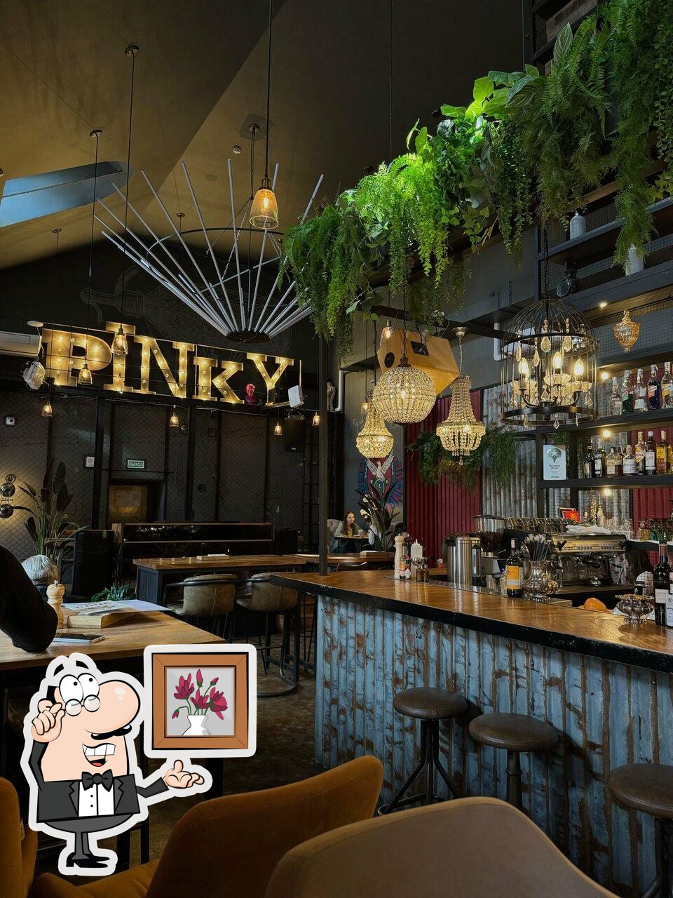 Посмотрите на внутренний интерьер "Pinky Bandinsky".