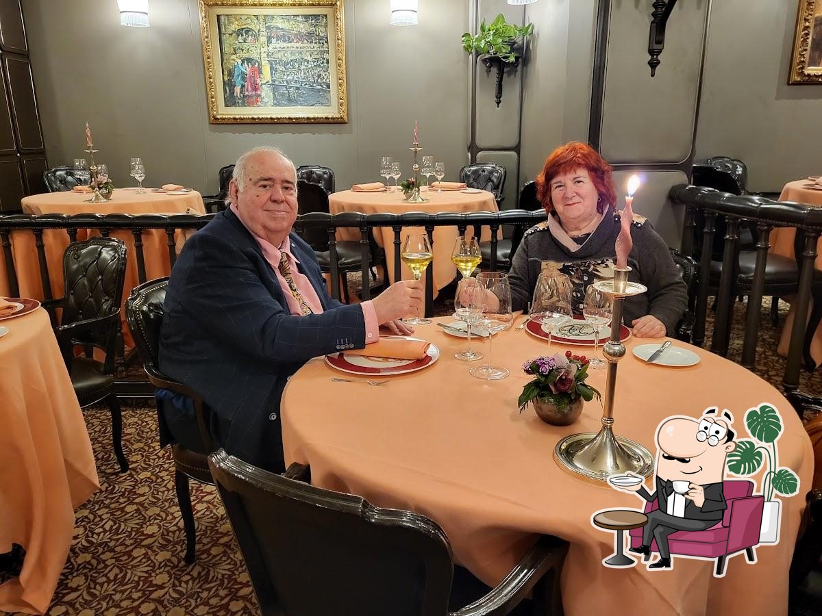 Забронируйте столик в "Via Veneto".