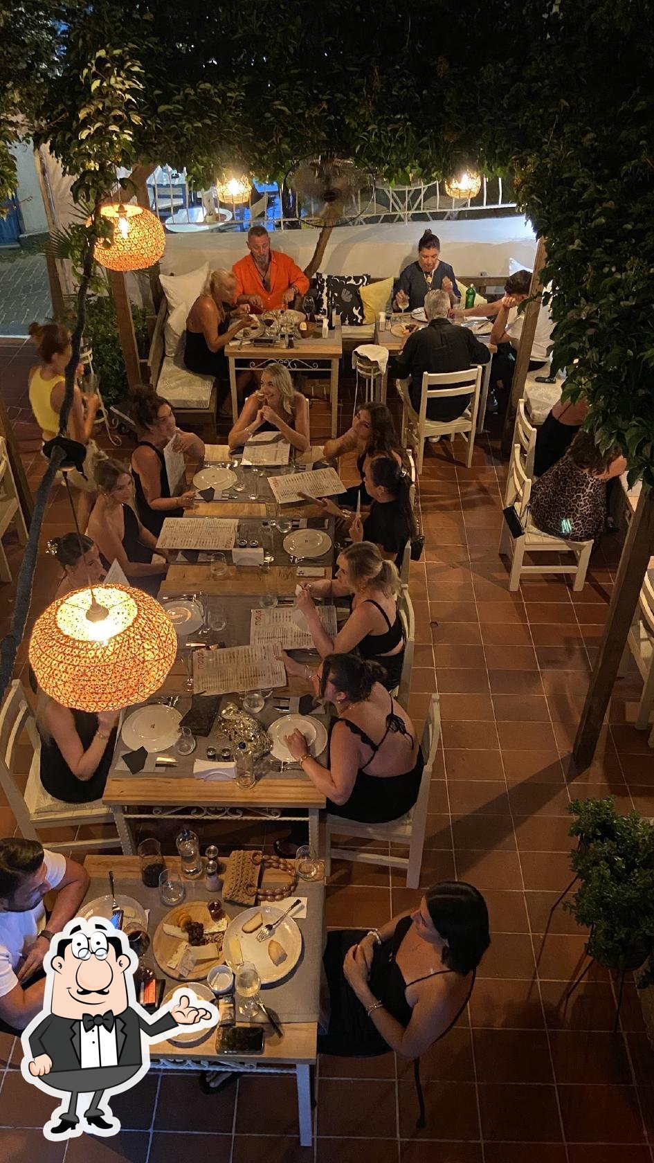 Забронируйте столик в "Maya Steak House".
