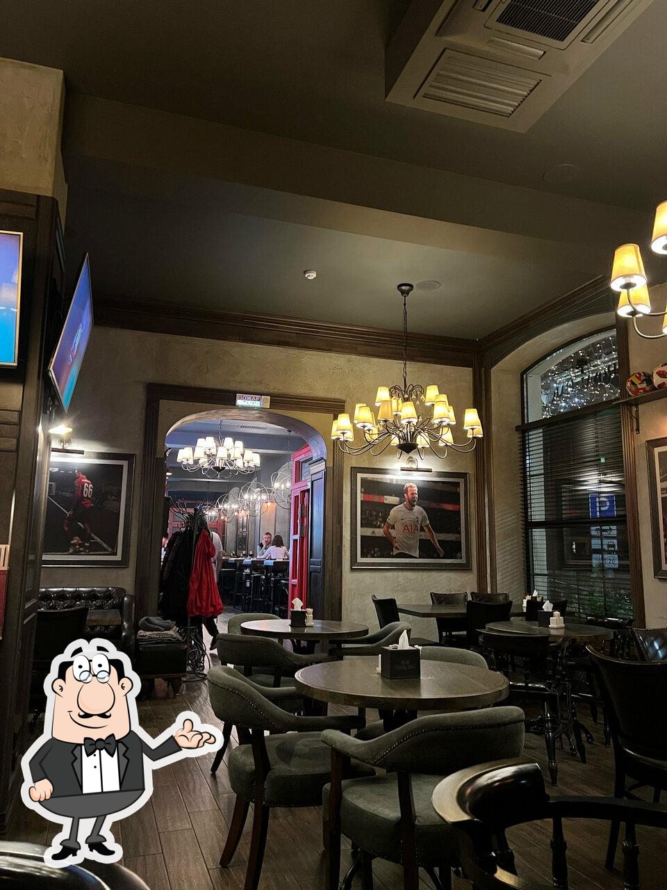 Забронируйте столик в "Royal Oak Pub".