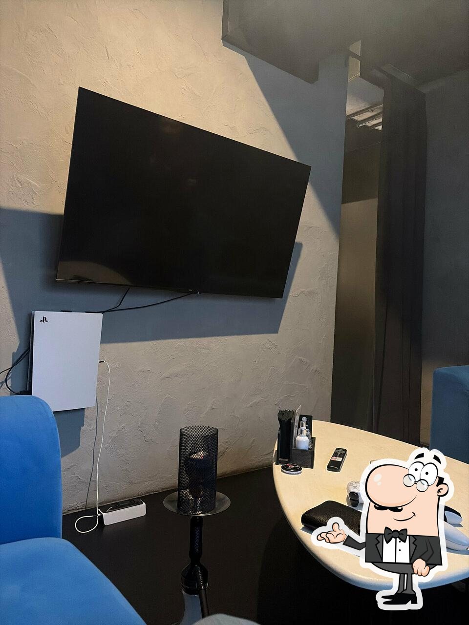 Забронируйте столик в "Gravity Lounge".