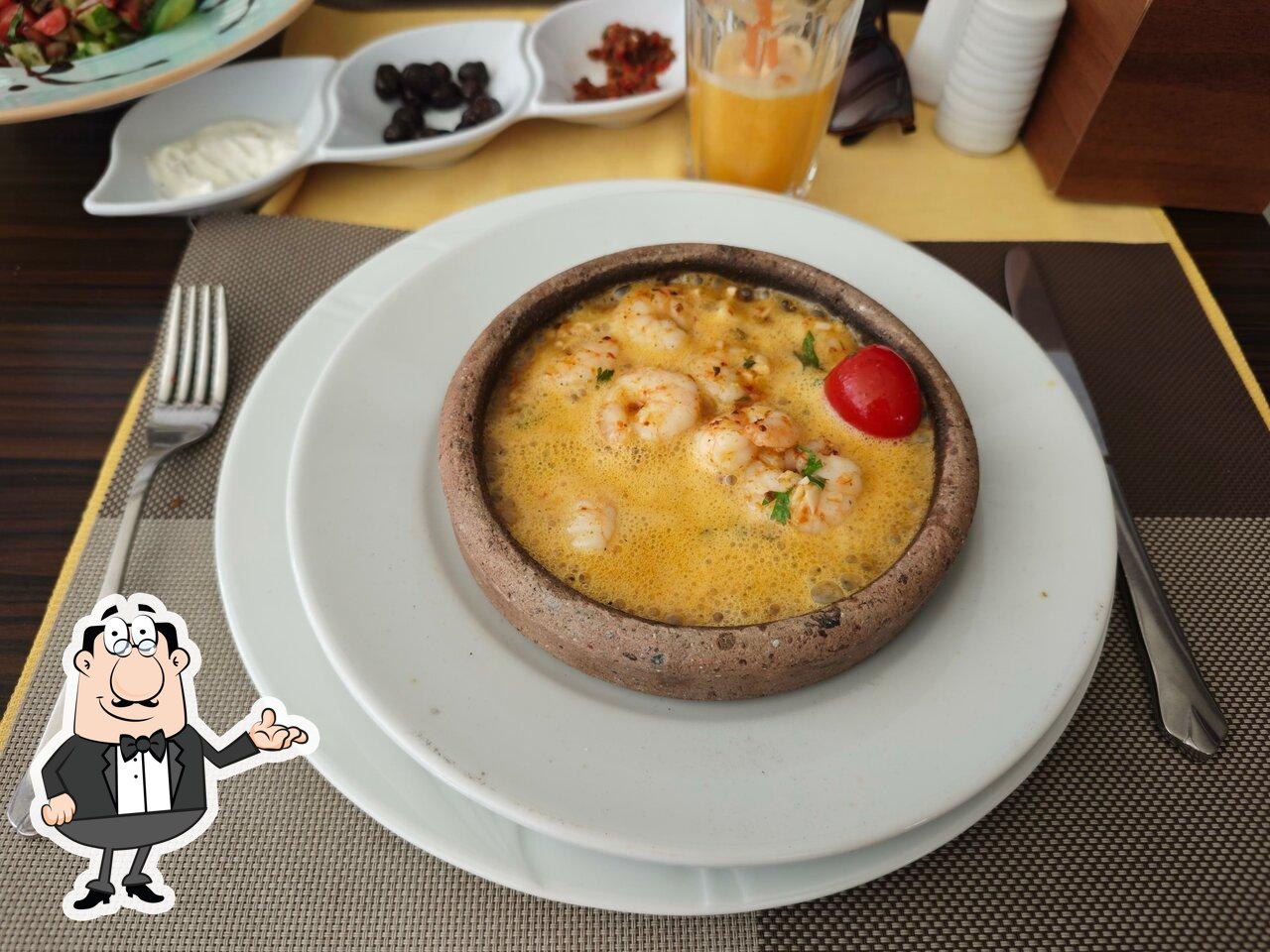 Забронируйте столик в "Blue Hawaii Restaurant Steak House &Bar".