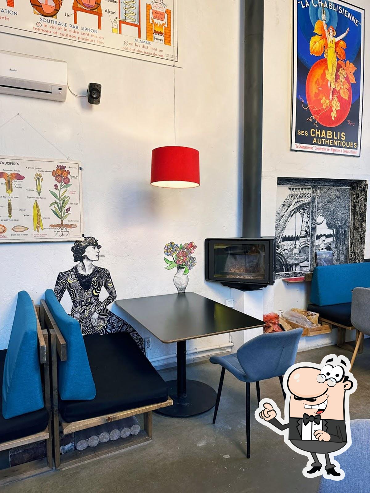 Посмотрите на внутренний интерьер "Frenchy Bistro".