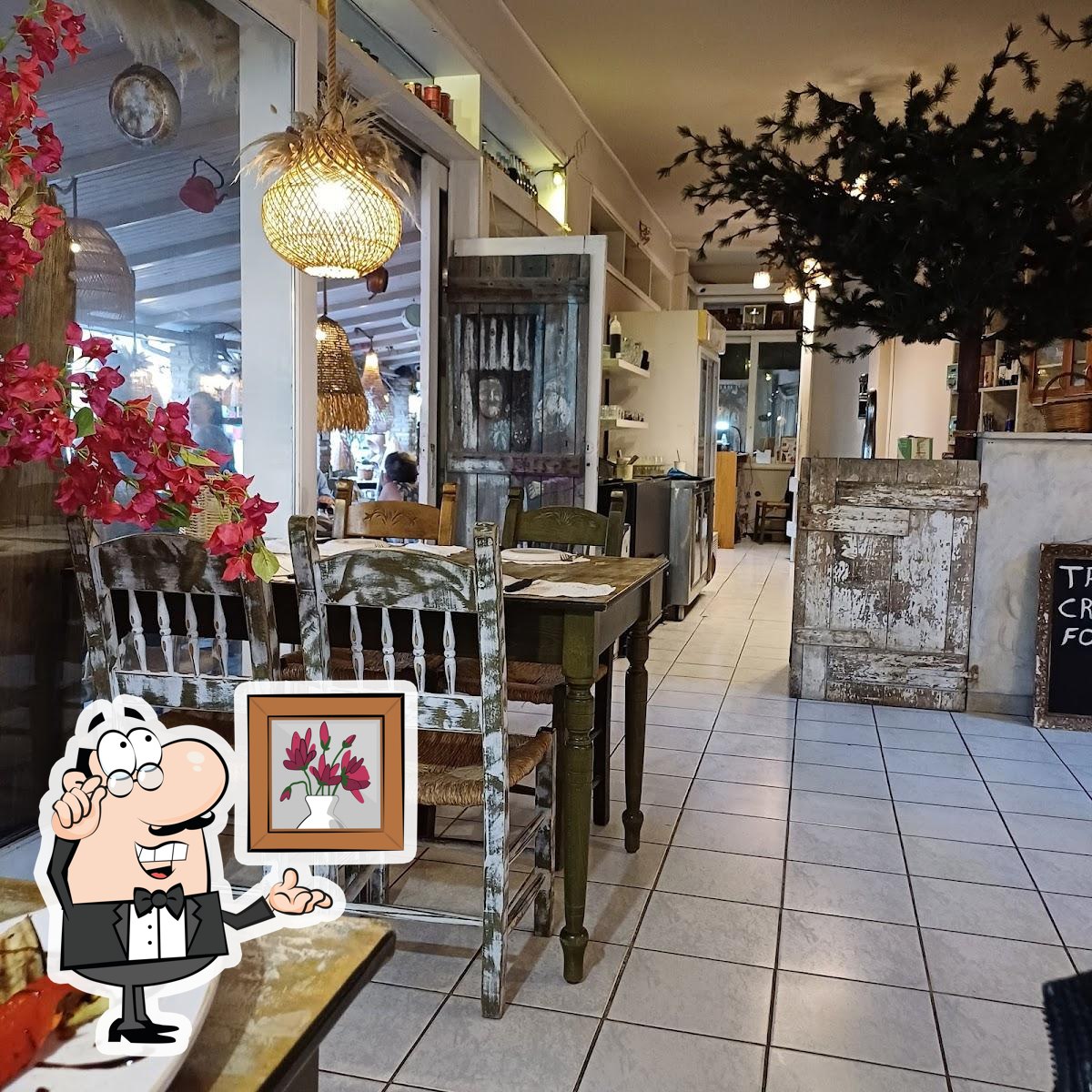 Интерьер "Raeti Taverna Restaurant".