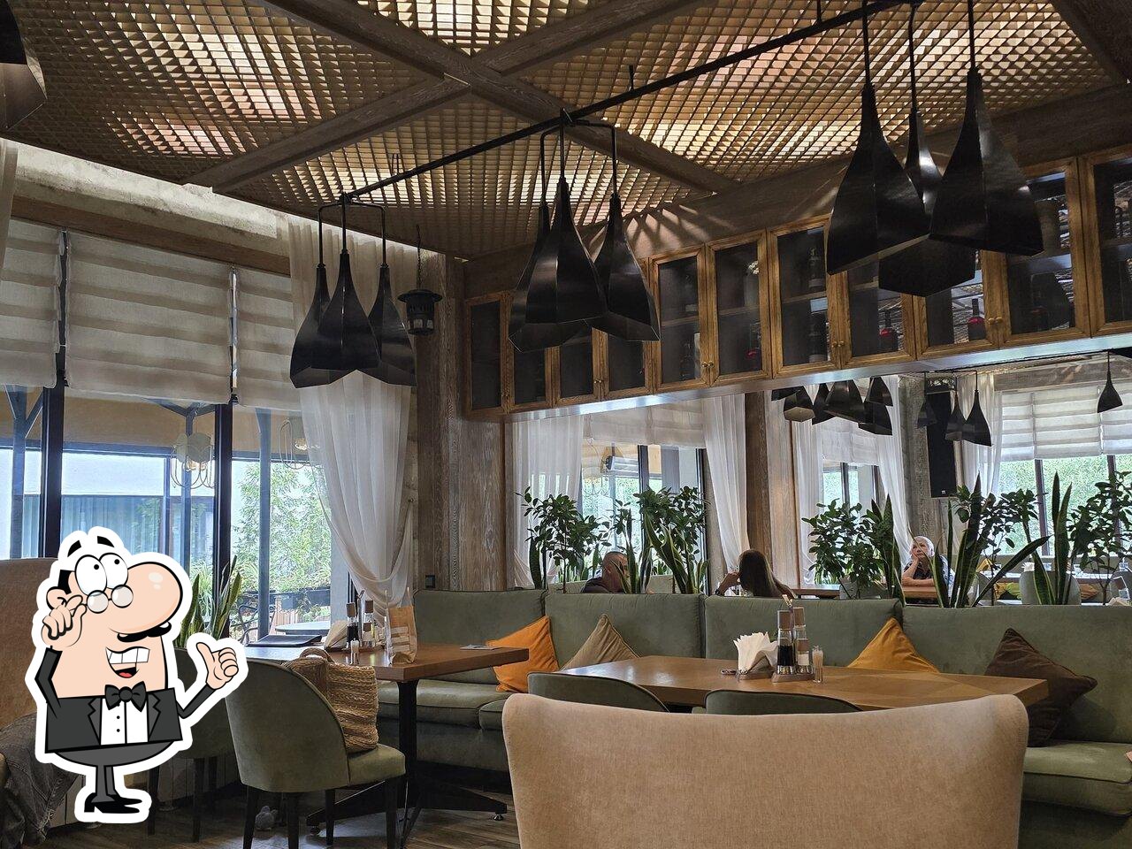 Забронируйте столик в "Lounge Cafe foRRest".