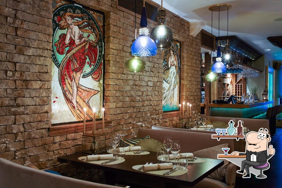 Забронируйте столик в "Olivia Restaurant".