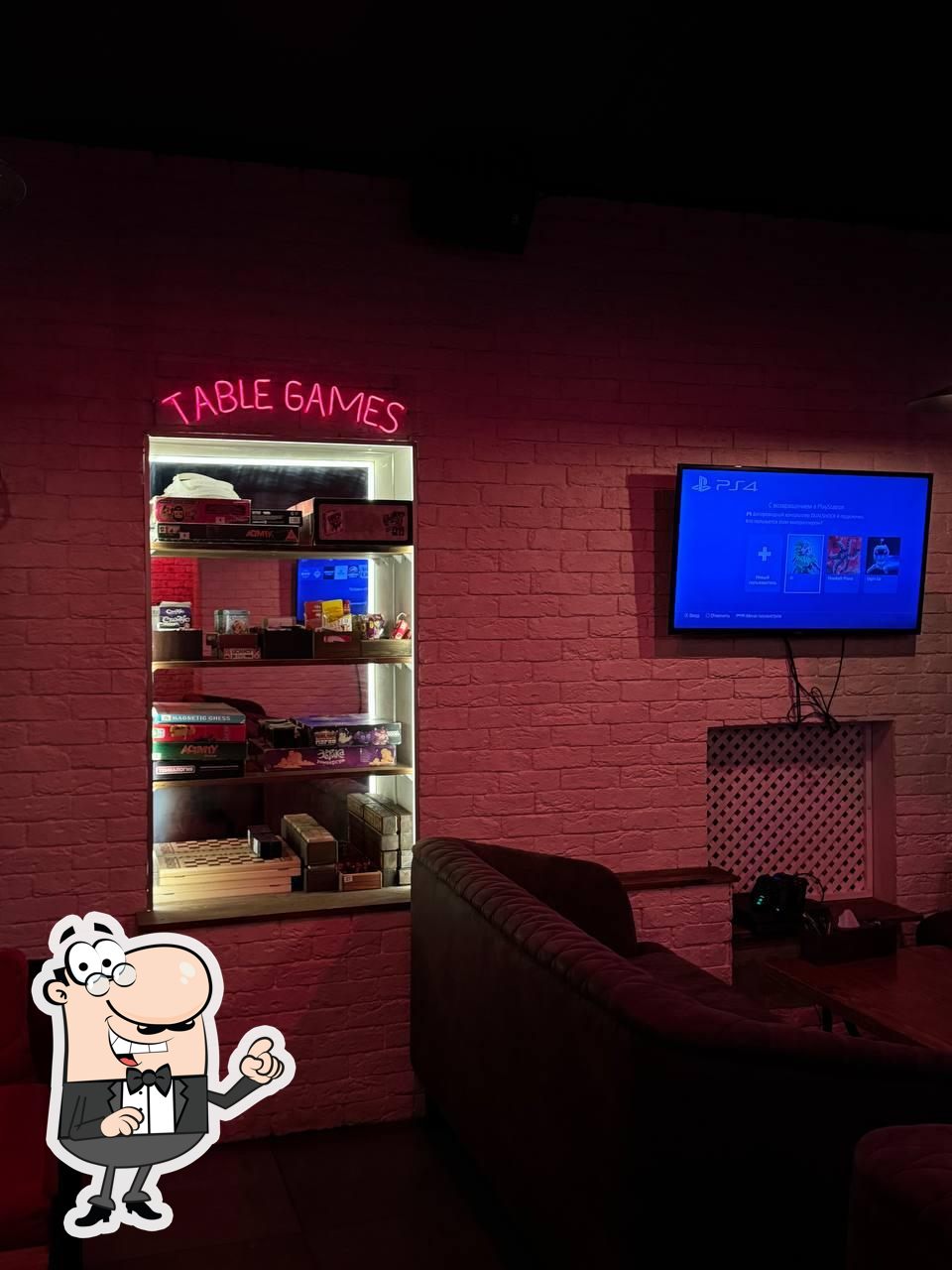 Посмотрите на внутренний интерьер "HookahPlace by Smokkin".