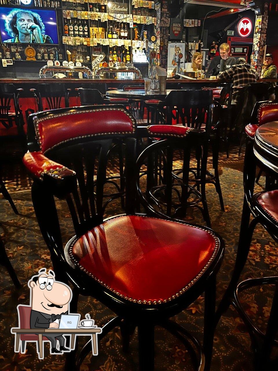 Забронируйте столик в "Rockstar Bar".