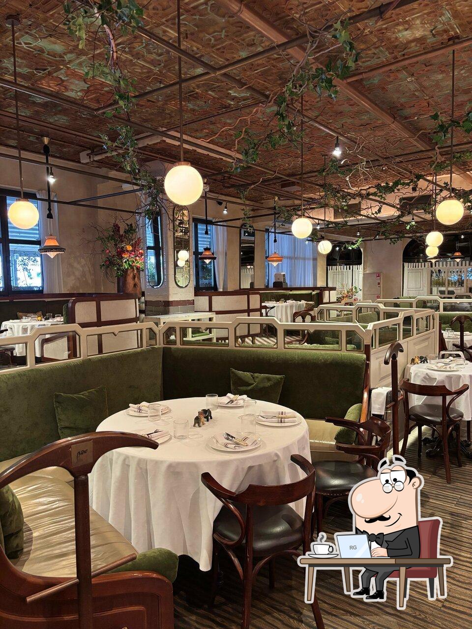 Посмотрите на внутренний интерьер "BURO.TSUM".