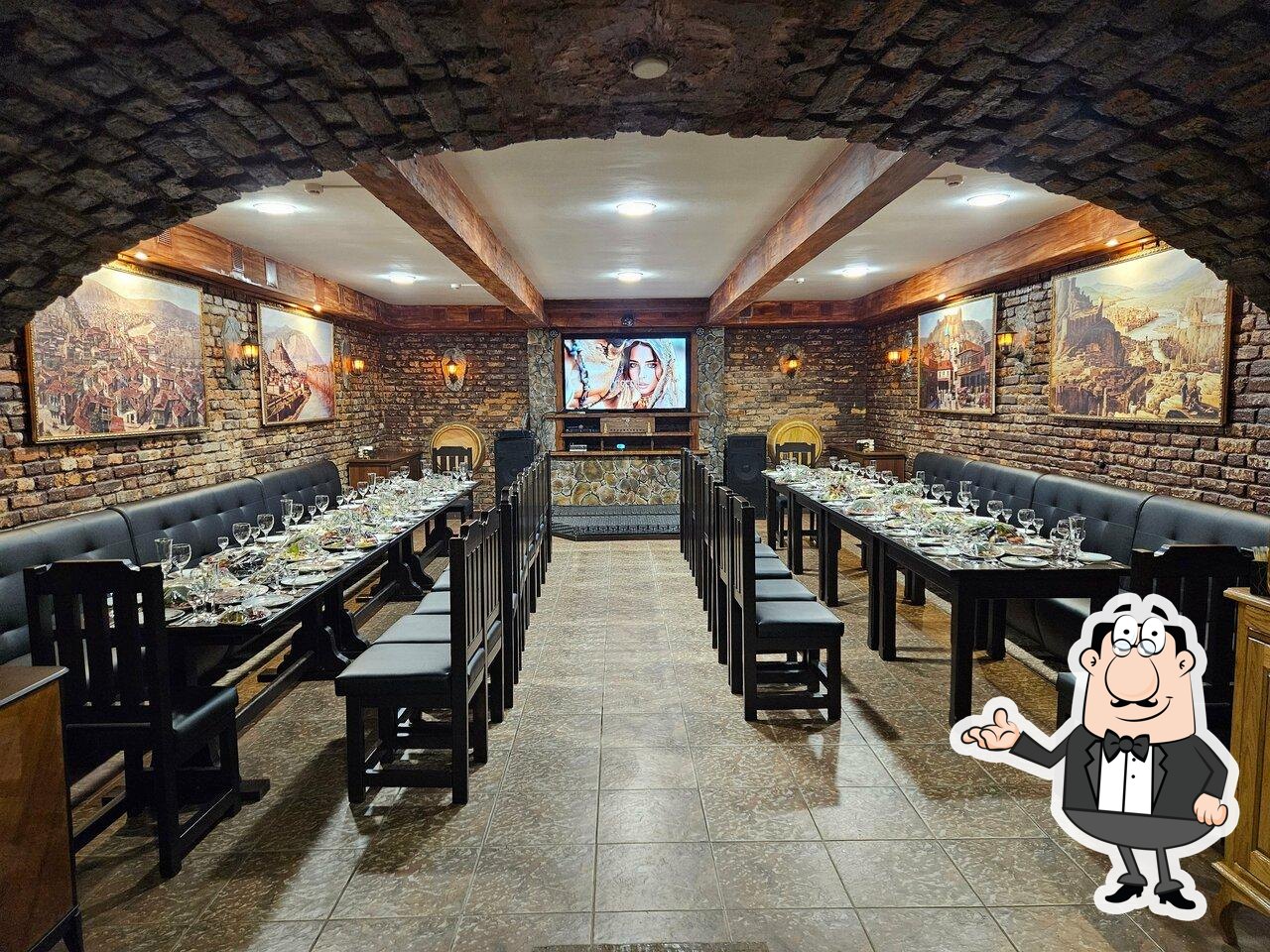 Посмотрите на внутренний интерьер "Тифлис".