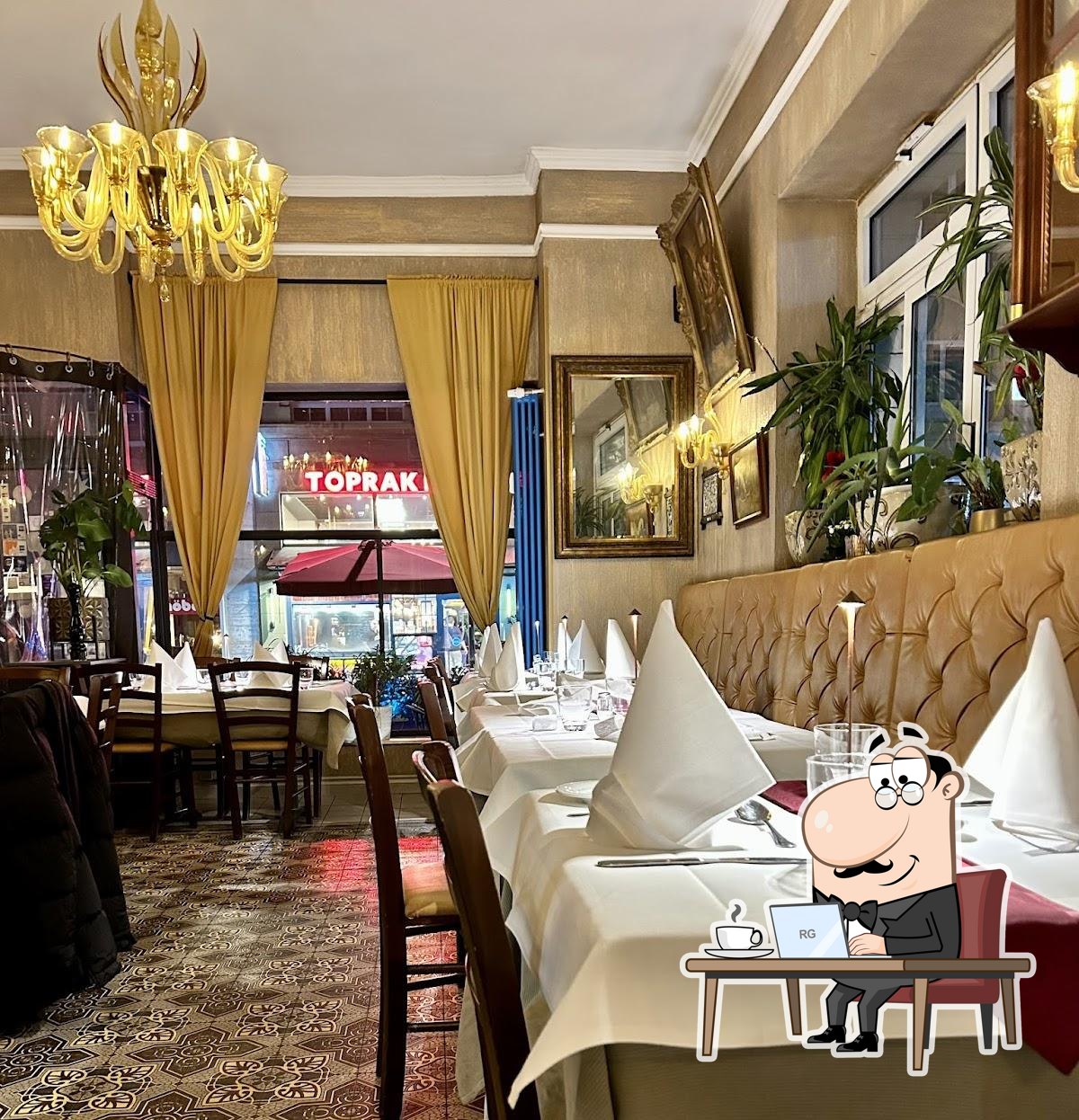 Посмотрите на внутренний интерьер "Ristorante Rustico".