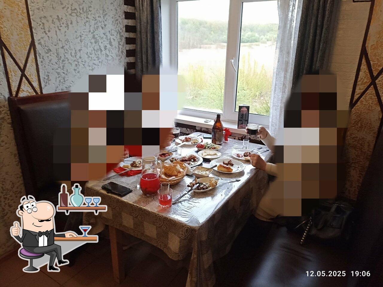 Забронируйте столик в "Бархат".