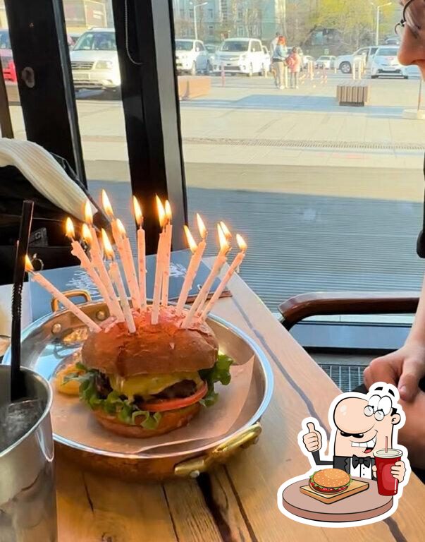 "Drinks & Burgers" предлагает   множество вариантов для любителей гамбургеров.