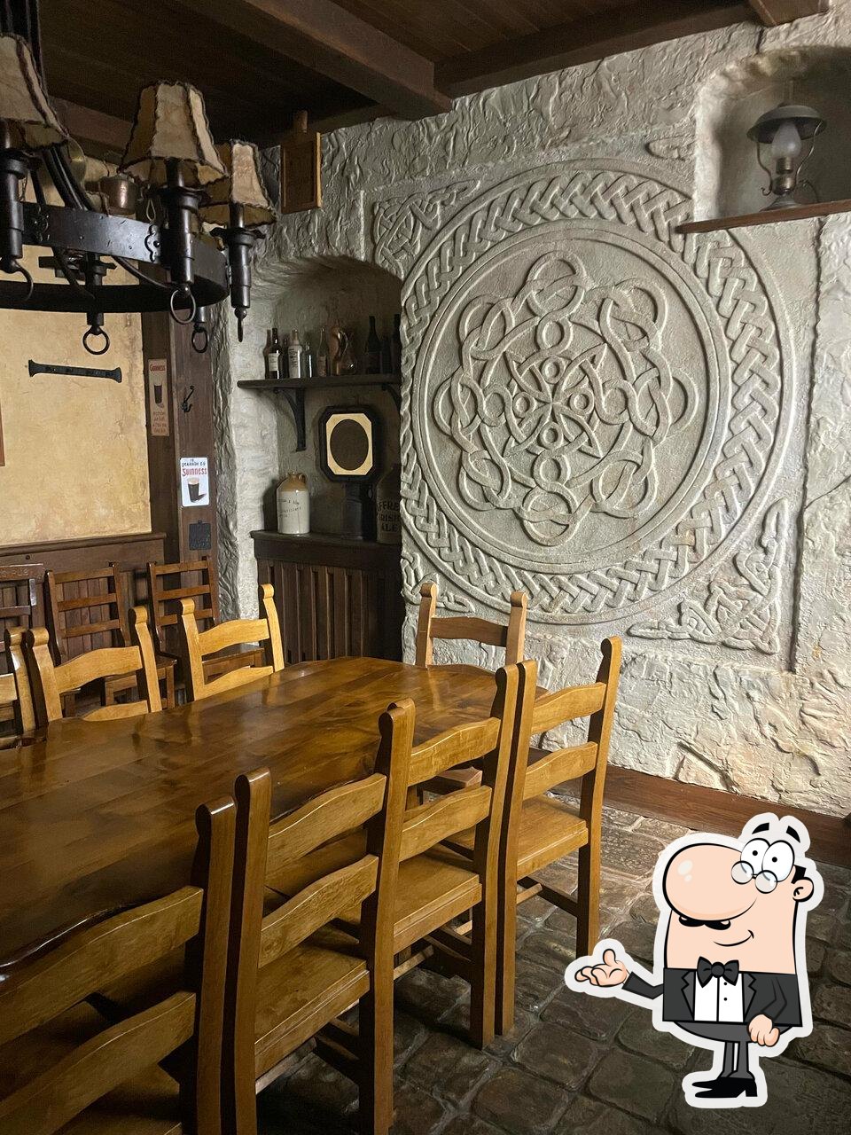 Забронируйте столик в "Hamilton's Pub".