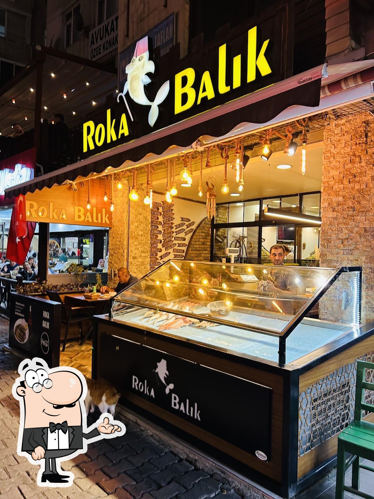 Посмотрите на внутренний интерьер "Roka Balık".