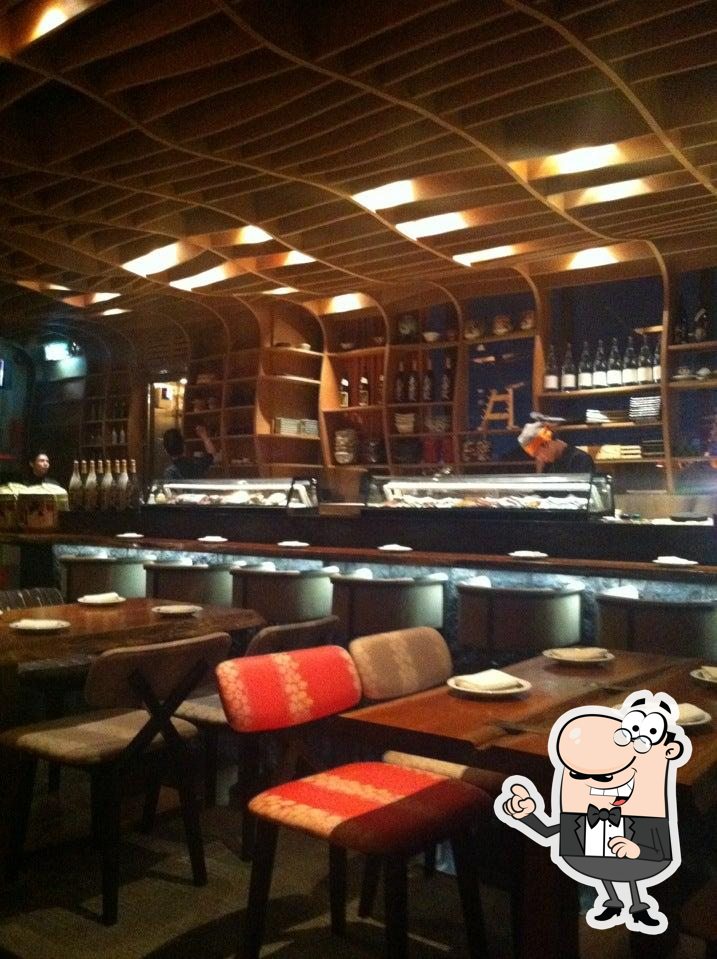 Интерьер "YTSB - Yellow Tail Sushi Bar".