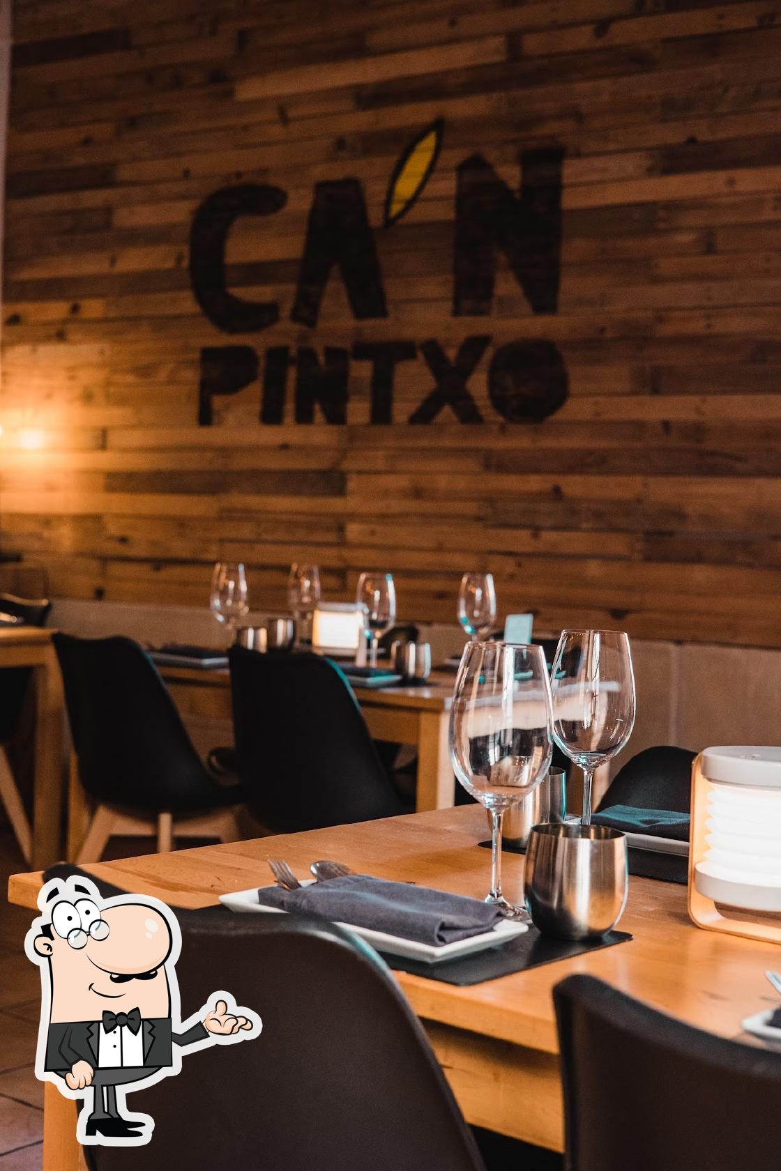 Посмотрите на внутренний интерьер "Ca'n Pintxo Restaurant".
