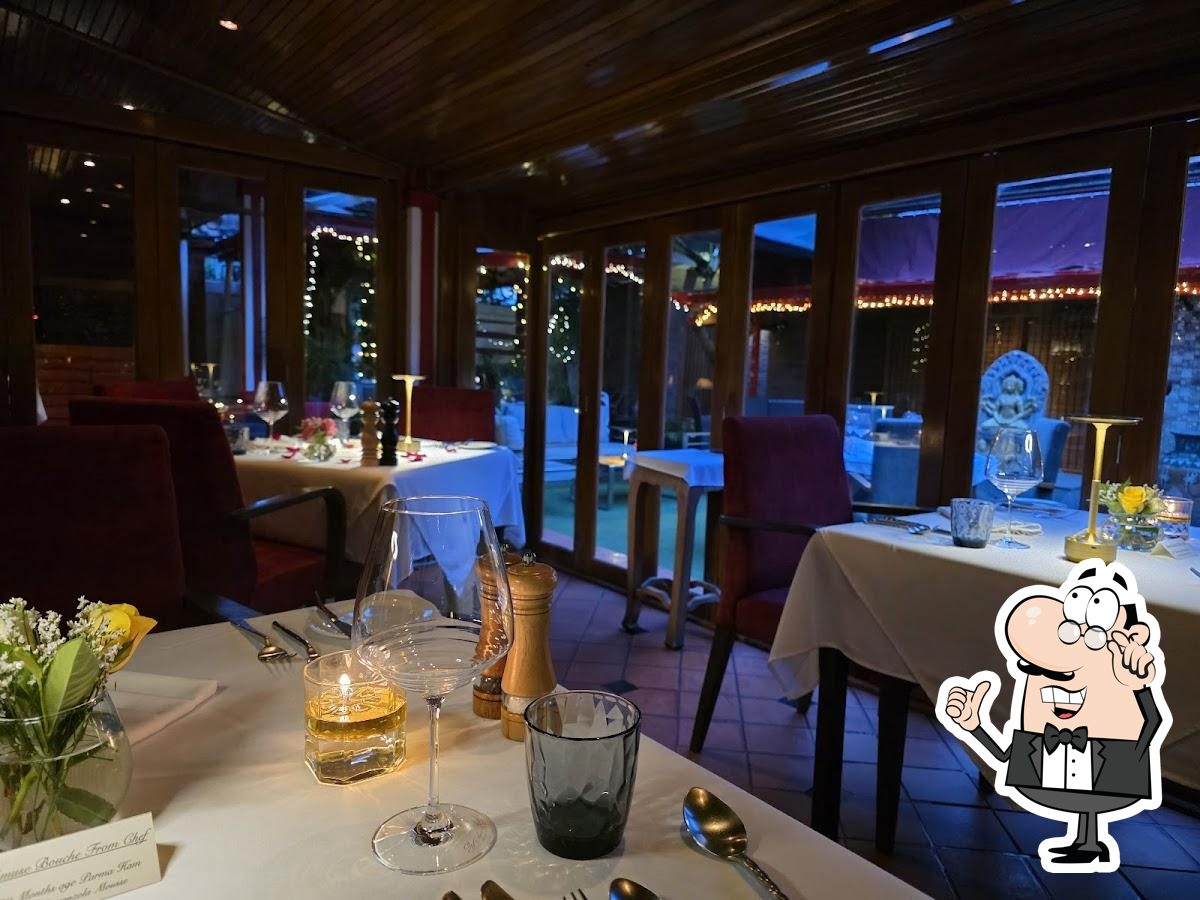 Забронируйте столик в "Cafe des Amis Fine Dining".