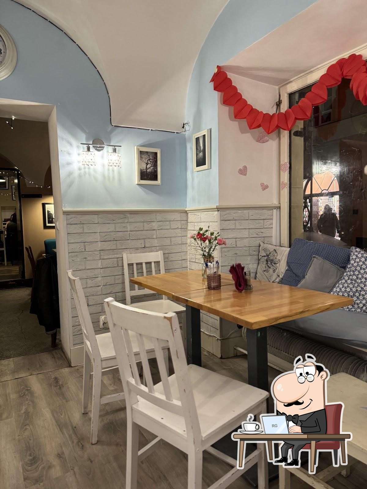 Интерьер "Shabby Coffee • Wine • Books".