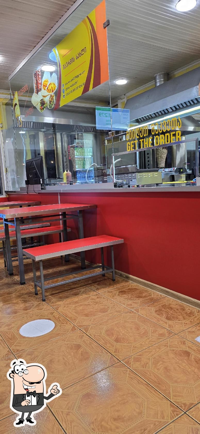 Забронируйте столик в "Shawarma house".