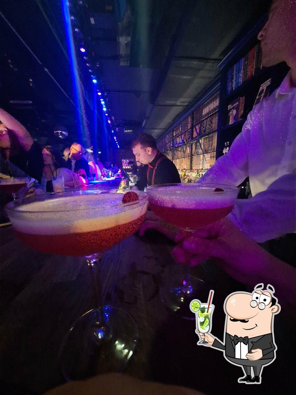 Насладитесь напитками в атмосфере  "Piano Bar".