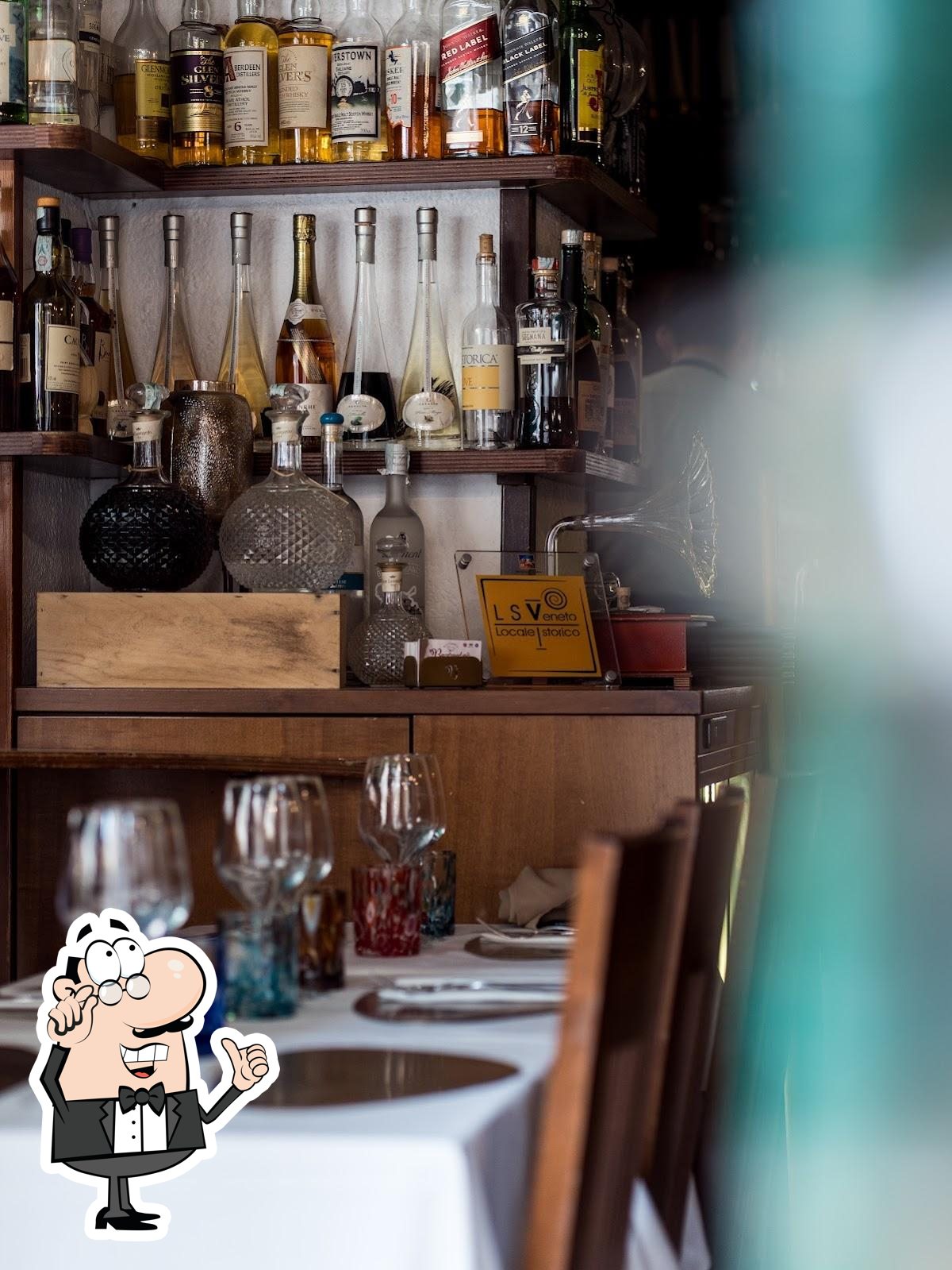 Забронируйте столик в "Ristorante Bacarandino ai Corazzieri".