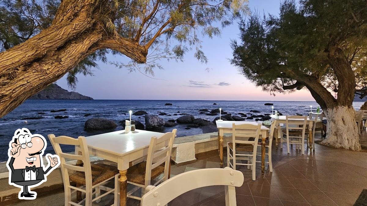 Забронируйте столик в "Alpha Omega Restaurant".