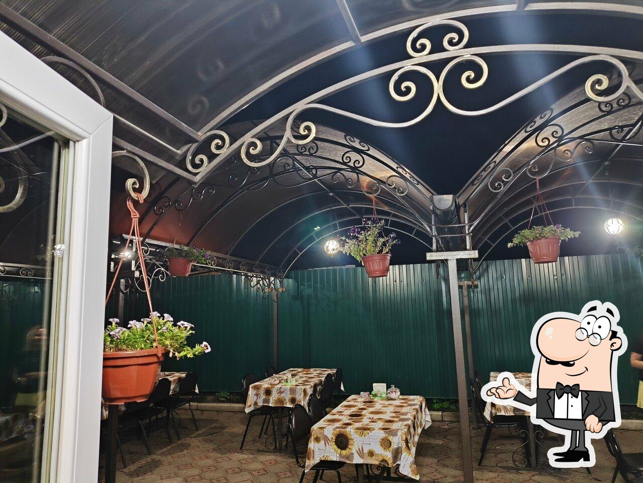Забронируйте столик в "Кафе на Гоголевской".