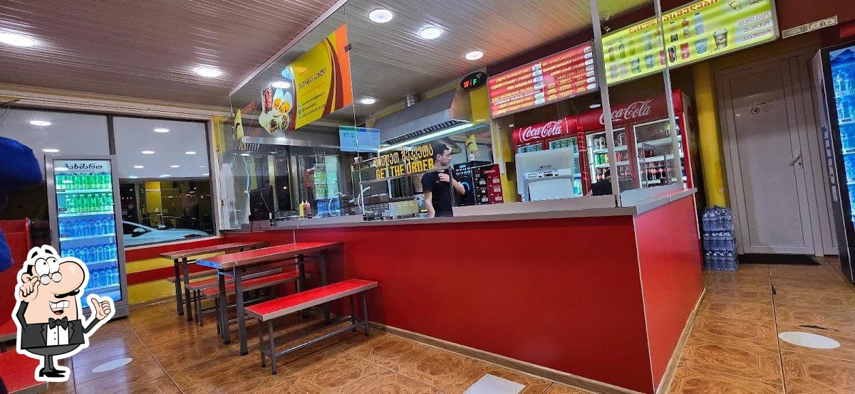 Забронируйте столик в "Shawarma house".