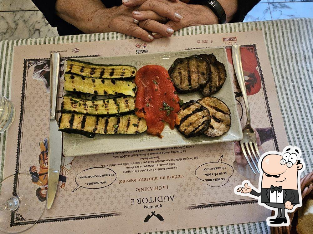 Посмотрите на внутренний интерьер "Ristorante Steakhouse Auditore".