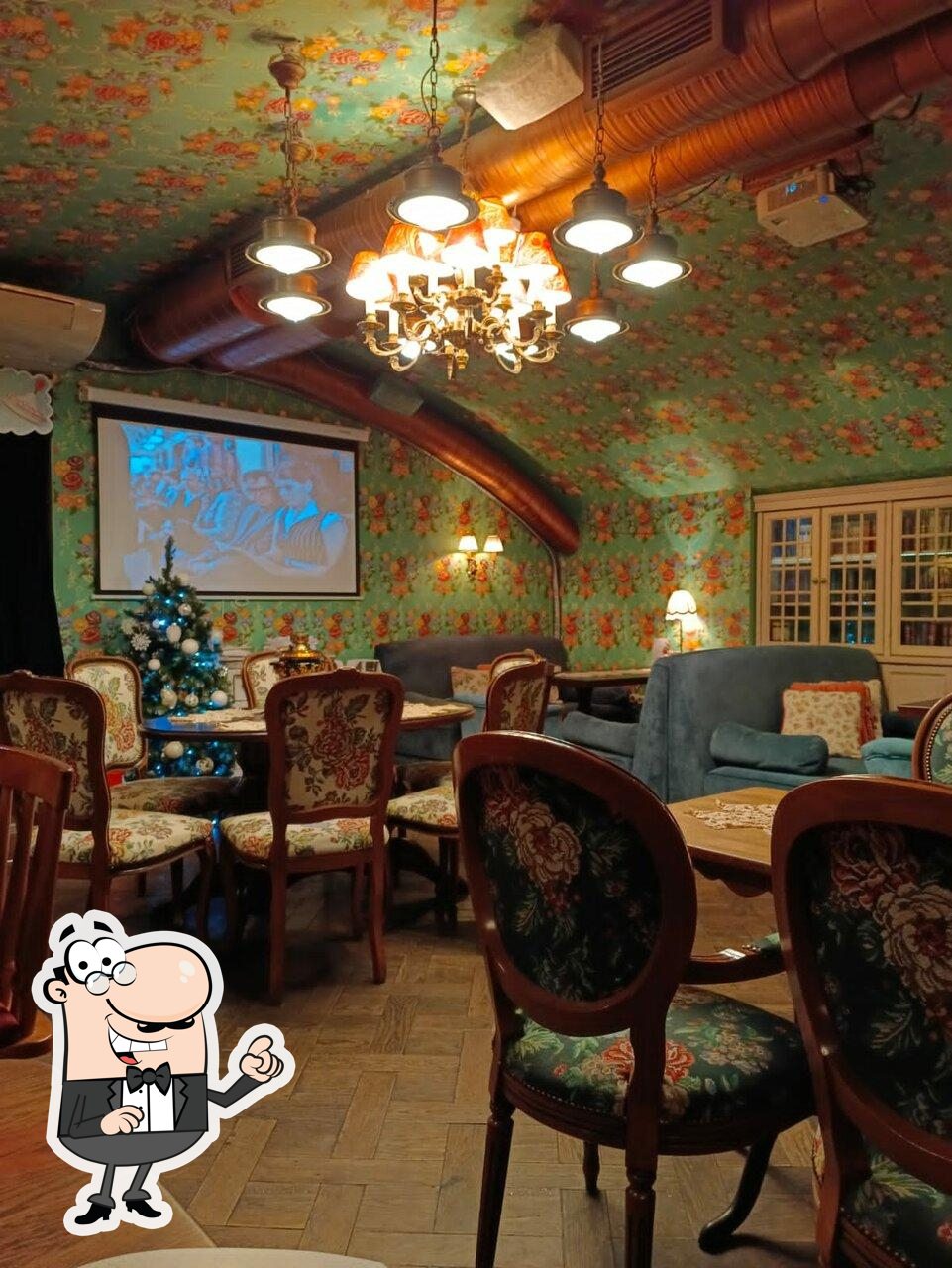 Посмотрите на внутренний интерьер "Катюша".