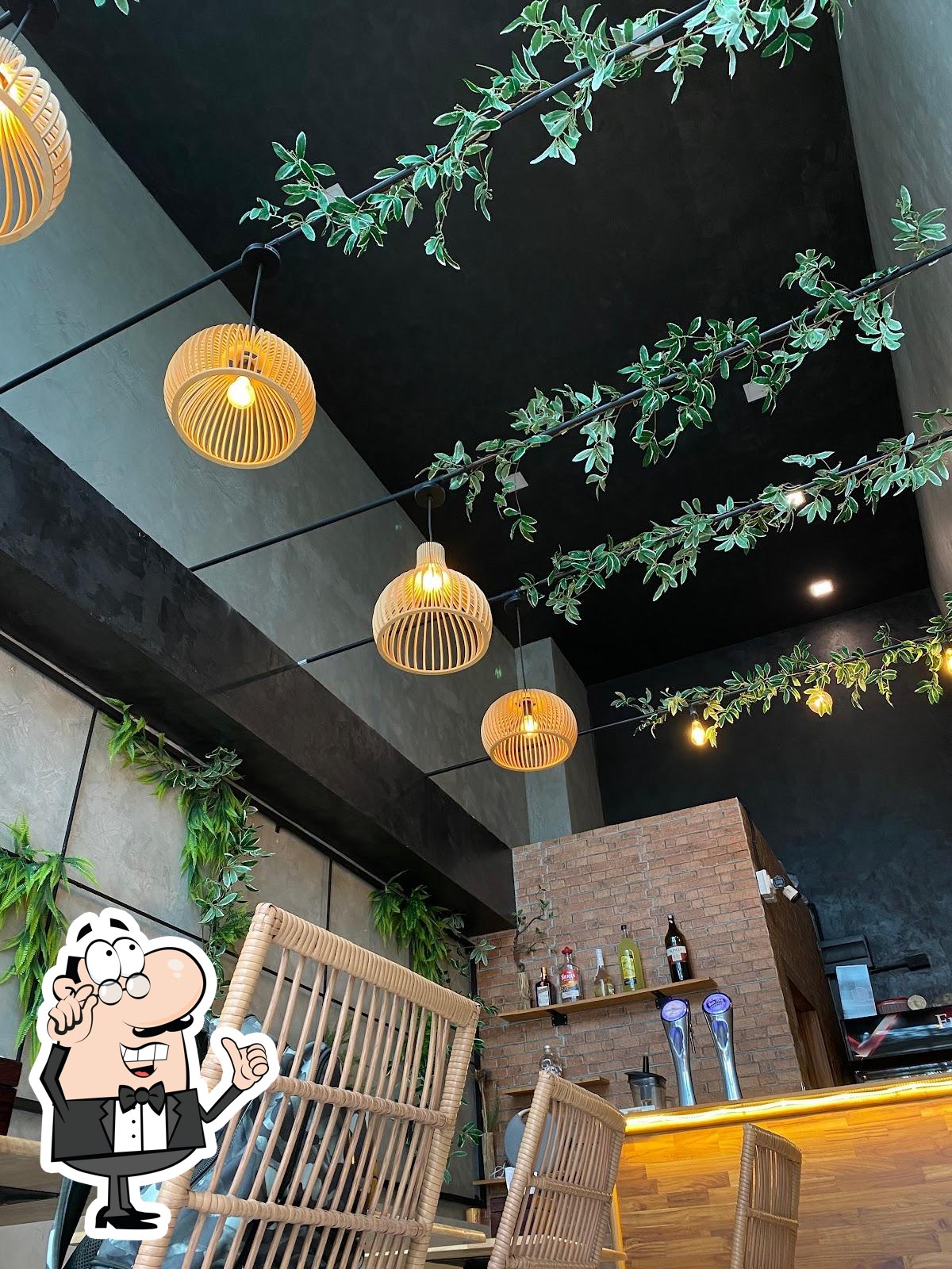 Интерьер "Friends Bar & Cafe".