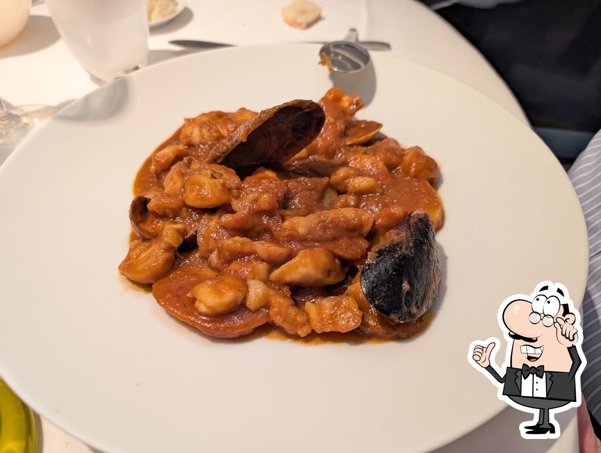 Посмотрите на внутренний интерьер "Helen Restaurant Paris 8".
