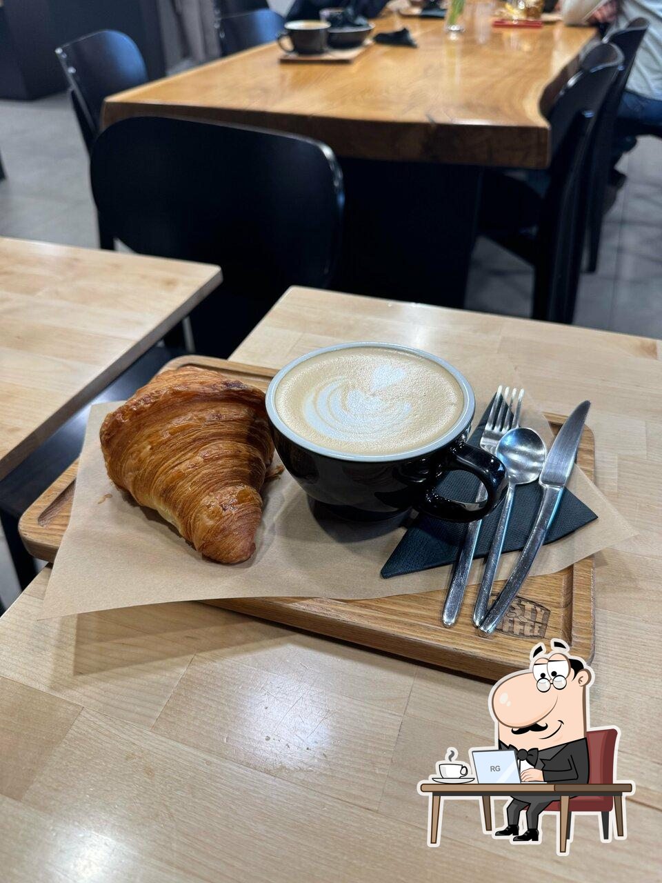 Посмотрите на внутренний интерьер "Tasty Coffee".