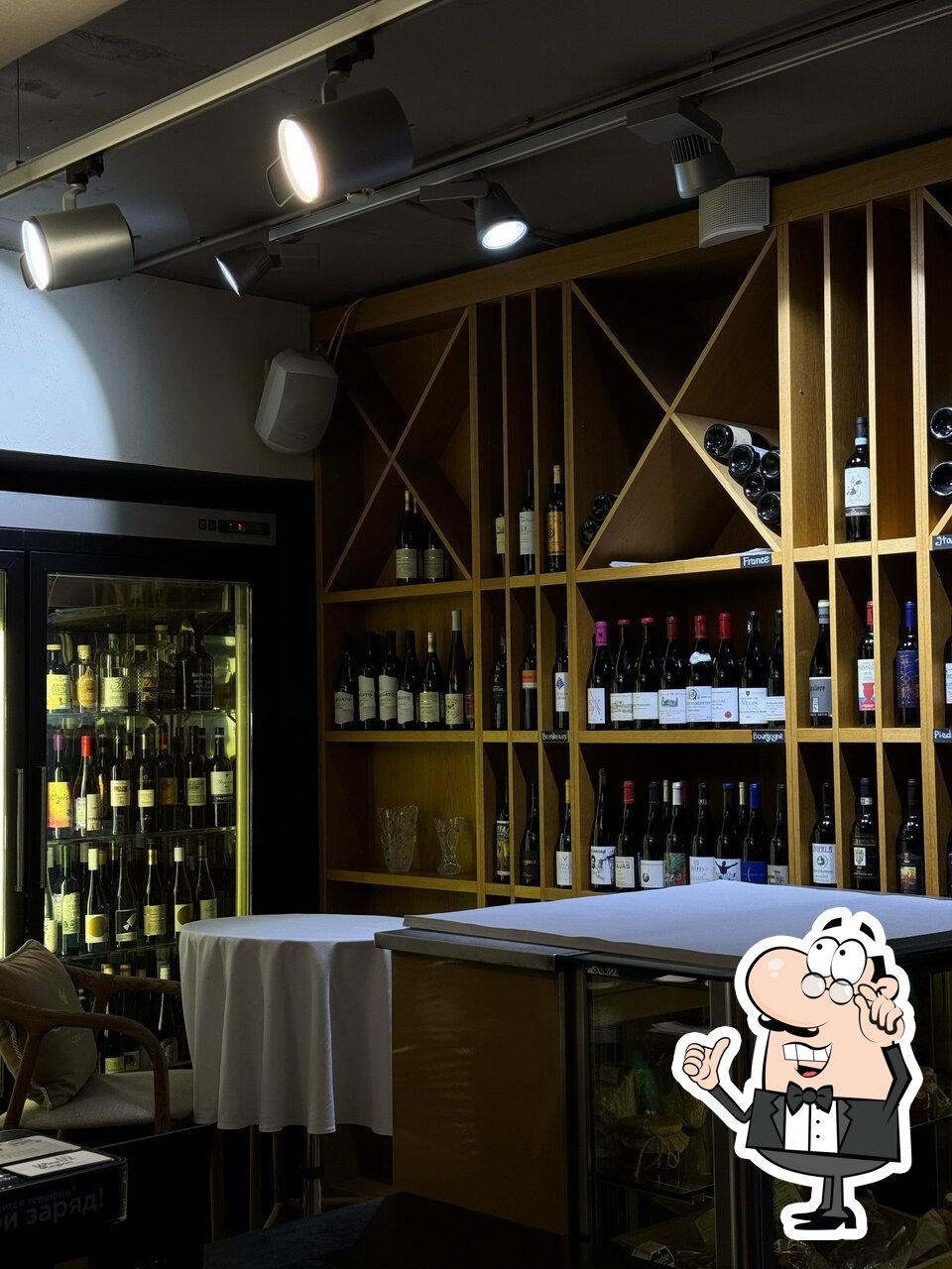 Посмотрите на внутренний интерьер "Wine Region".