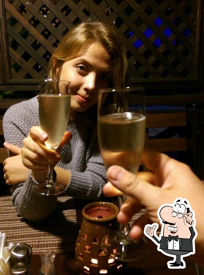 Забронируйте столик в "Шале".