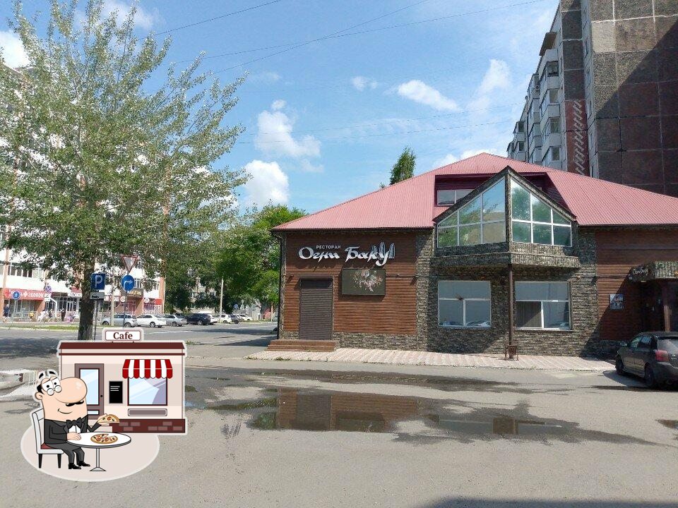 Посмотрите, как "Огни Баку" выглядит снаружи.