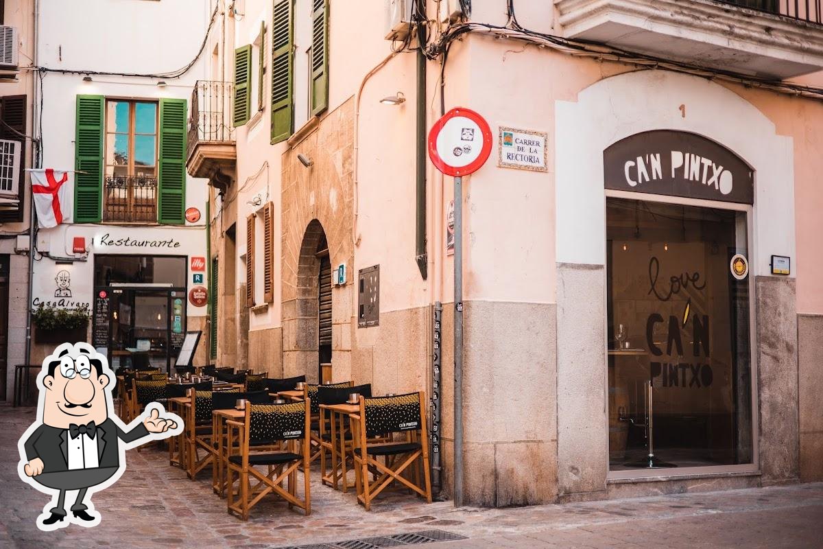 Посмотрите на внутренний интерьер "Ca'n Pintxo Restaurant".