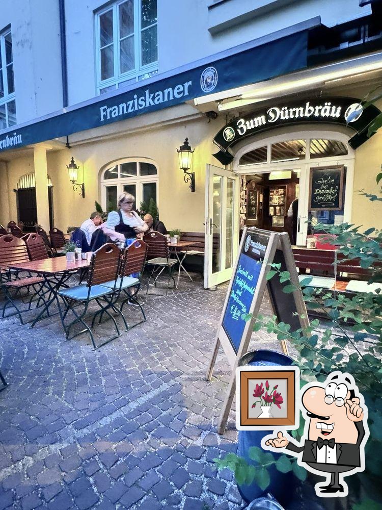 Посмотрите на внутренний интерьер "Zum Dürnbräu".