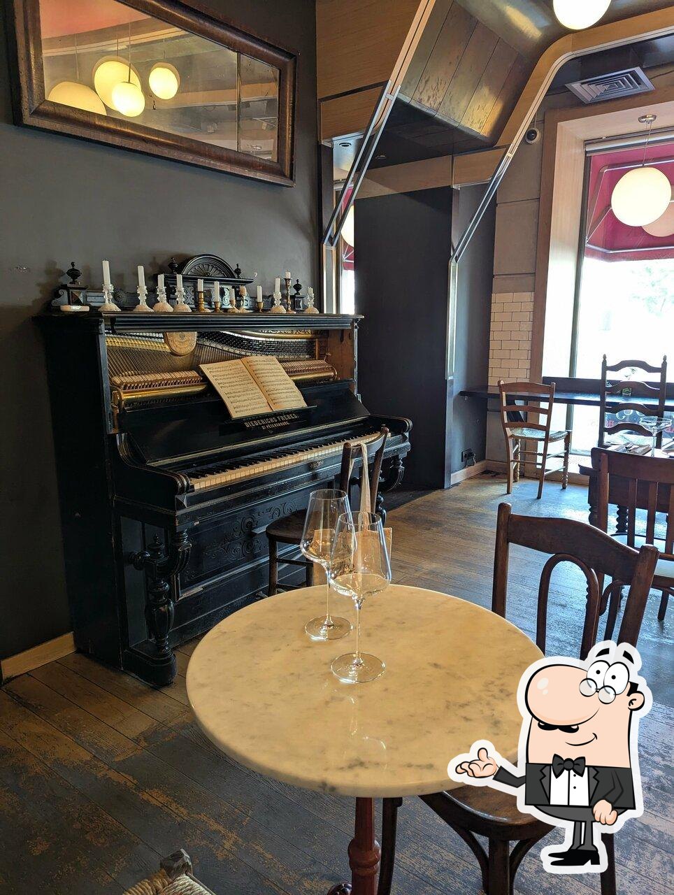 Интерьер "Bistrot Le Moujik".