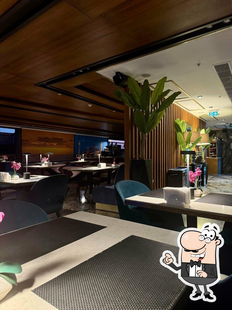 Интерьер "GRACE Rooftop Restaurant".