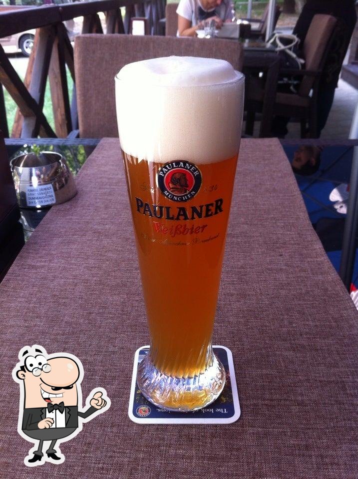 Забронируйте столик в "Maximilian Pub & Grill".