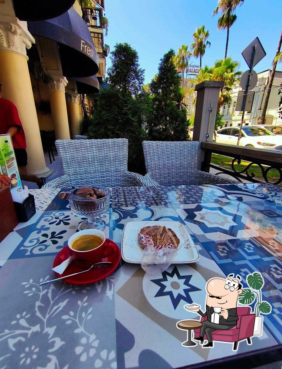 Забронируйте столик в "Coffeetopia".