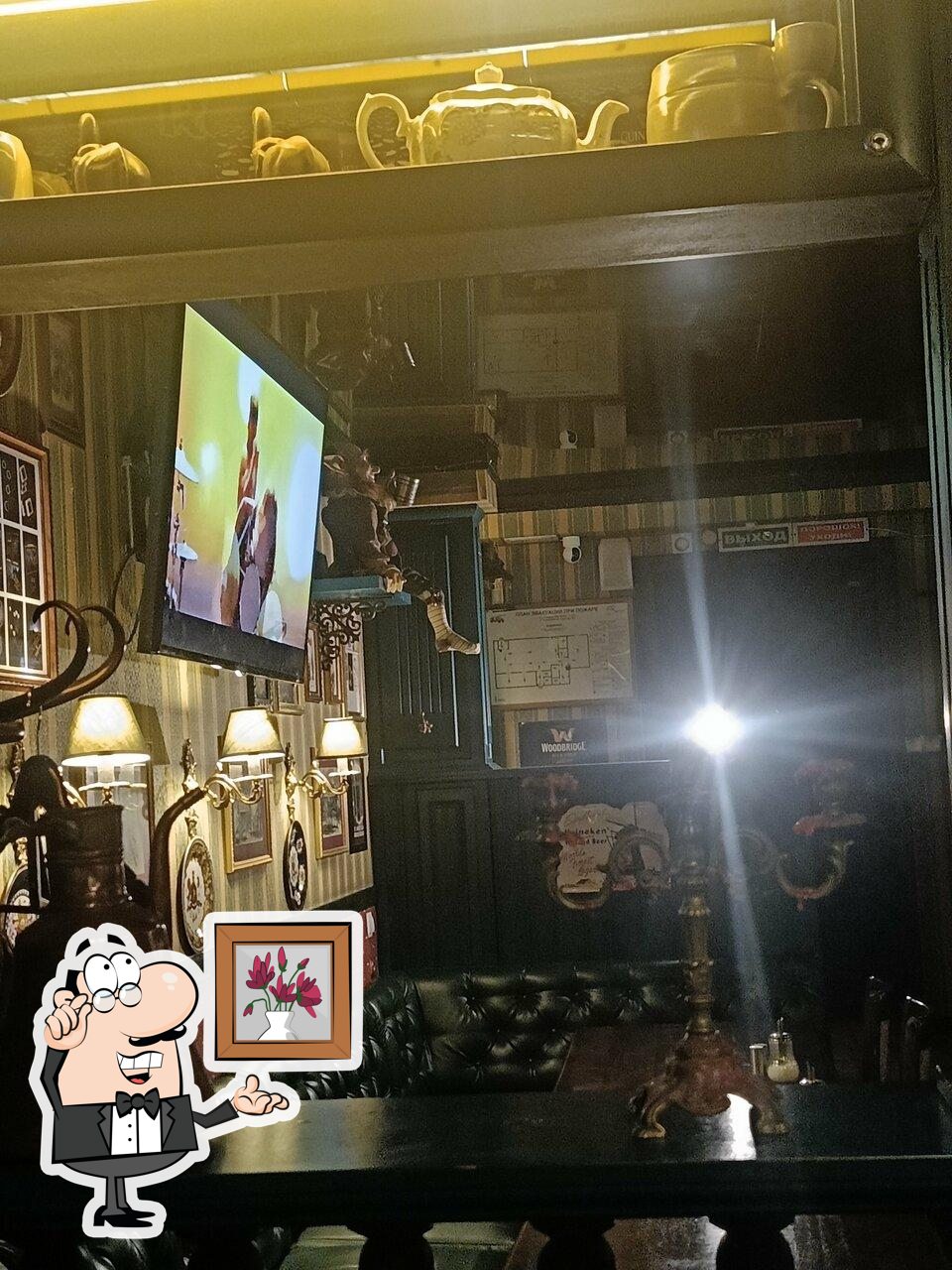 Забронируйте столик в "Public Pub".