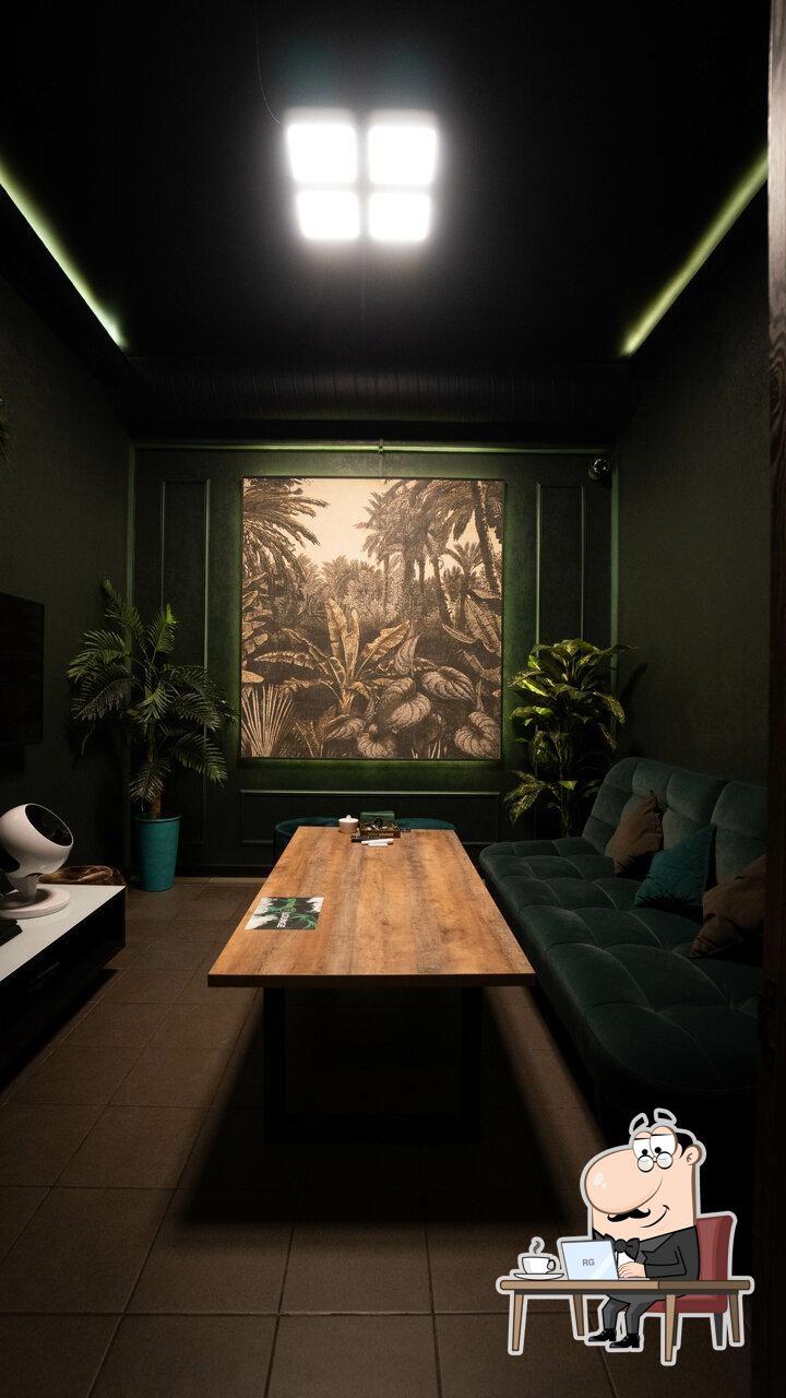 Забронируйте столик в "Эйва Lounge".